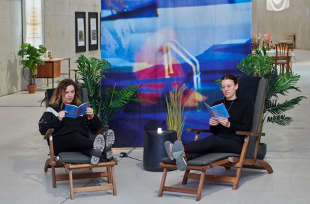 Jana Buch & Thea Mantwill in ihrer Ausstellung 13 MORGEN