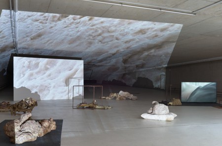 Bild zeigt das Kunstwerk „You May Not Want To Be Here“ von Zauri Matikashvili