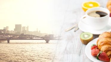 Auf der linken Seite fällt der seitliche Blick auf den Hamburger Hafen im Morgengrauen, welcher auf der rechten Seite in die Darstellung einer Frühstückauswahl über geht.