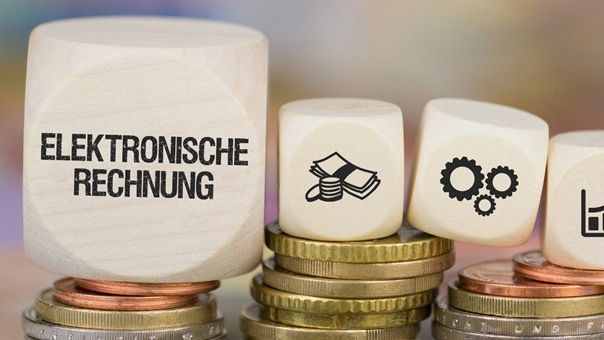 Mehrere Würfel mit dem Stichwort 