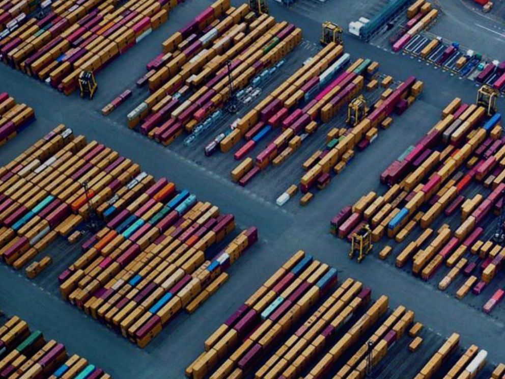 Transport and logistics: creating innovative logistics solutions, mastering risks in the supply chain and sustainably promoting digital change