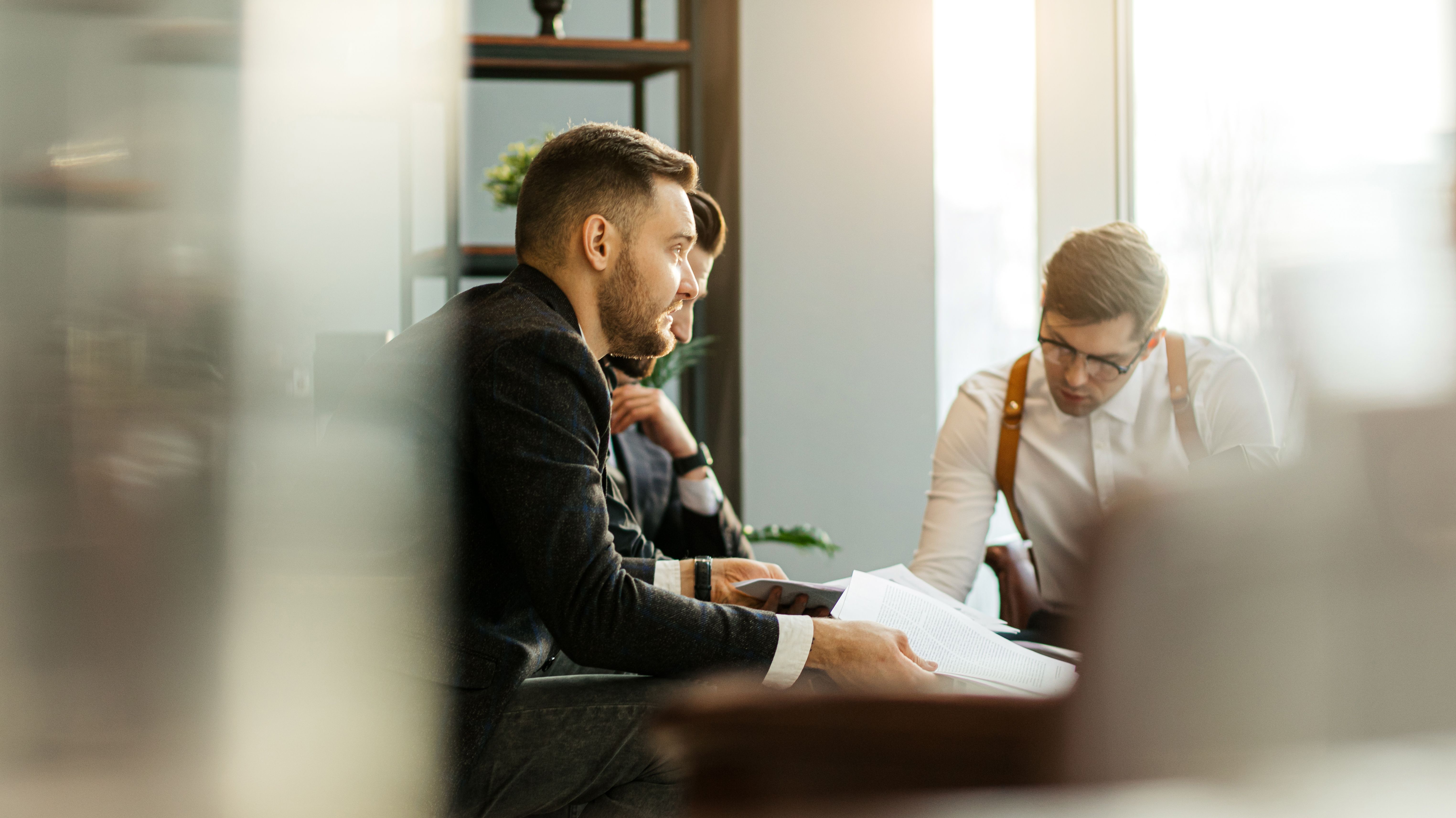 Freistellungsklauseln in Arbeitsverträgen: BAG erklärt Pauschalregelung für unwirksam 