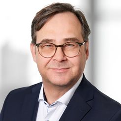  Roland  Hoven