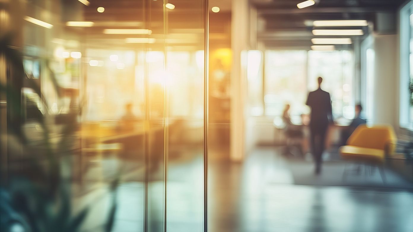 How far can the rights of a criminal defense insurer extend?