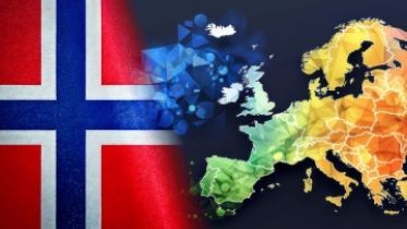 Blick auf die Weltkarte, bei der sich links eine angeschnittene Norwegen-Flagge befindet und auf der rechten Seite eine angeschnittene Deutschland-Flagge.