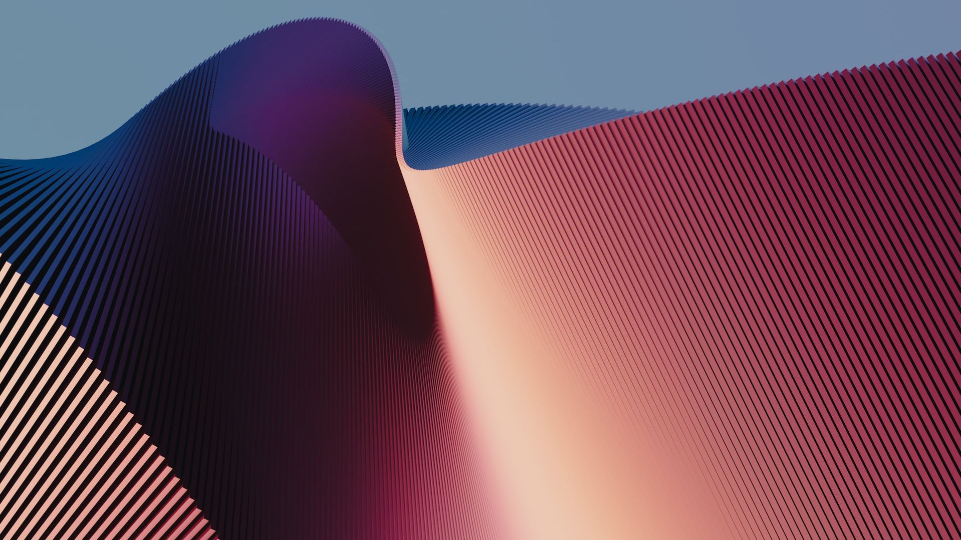 Foto: Eine geriffeltes, violett-rosafarbenes Metallband läuft geschwungen vor dungelblauem Himmel.