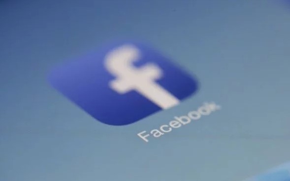 Foto: Die Facebook-App auf einem Smartphone-Screen.